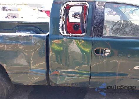 2000 Dodge Dakota Slt/Sport z USA, uszkodzony, nr VIN 1B7GL22N5YS516123